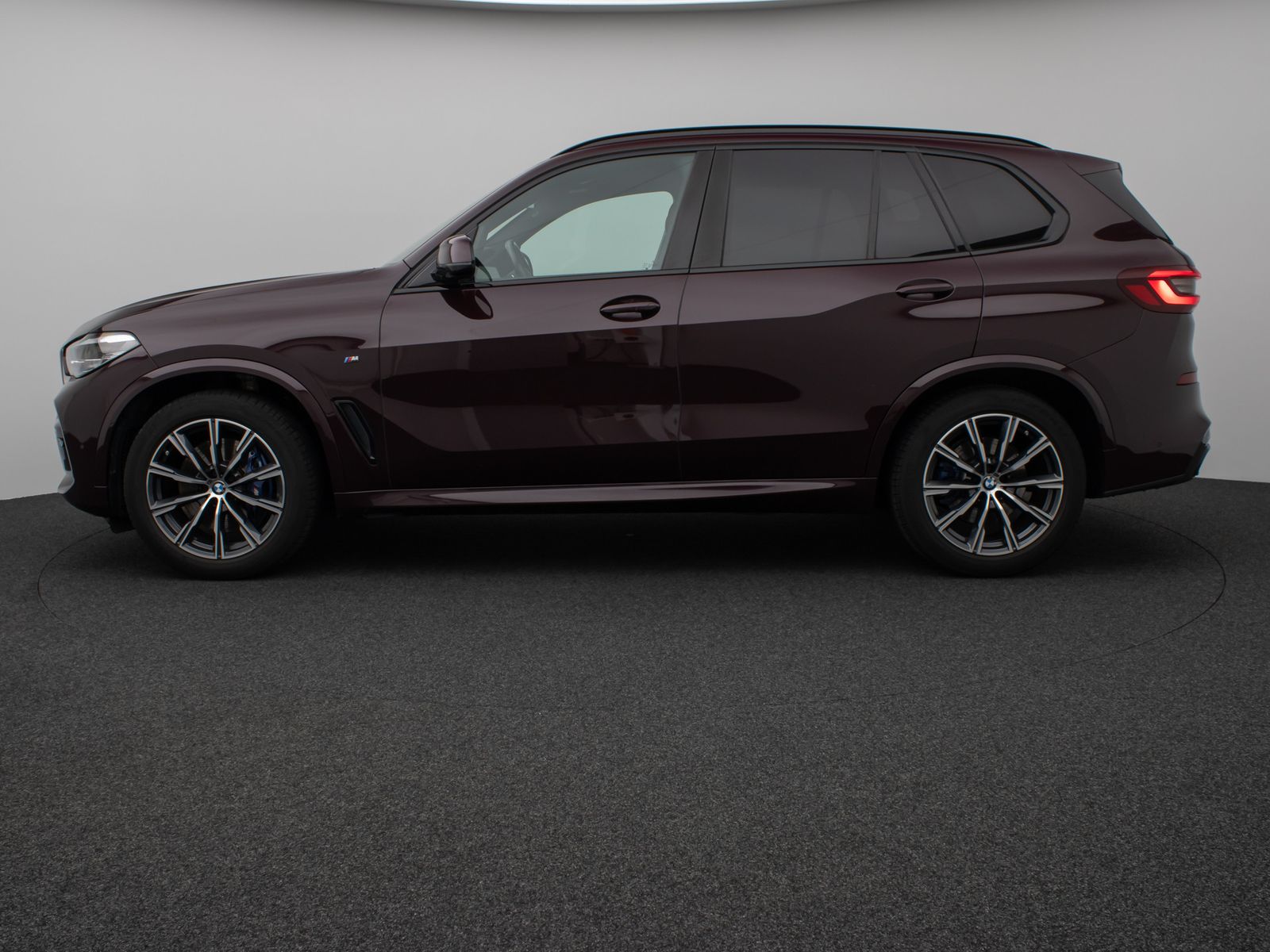 Fahrzeugabbildung BMW X5 xD30d M Sport Kamera HUD DAB HiFi AHK Alarm