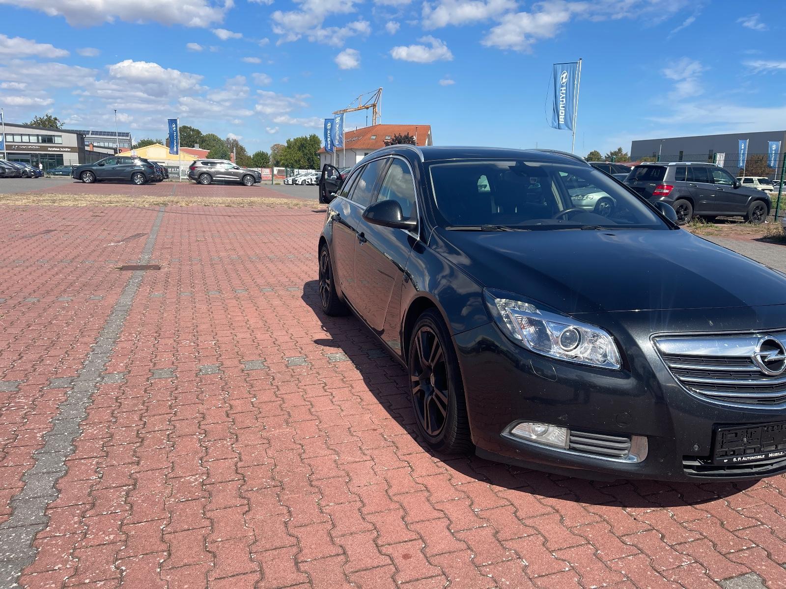 Opel Insignia 2013 — rear view
