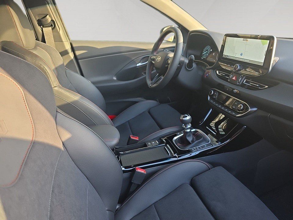 Fahrzeugabbildung Hyundai i30 1.5T 140PS N LINE Sitz Pano