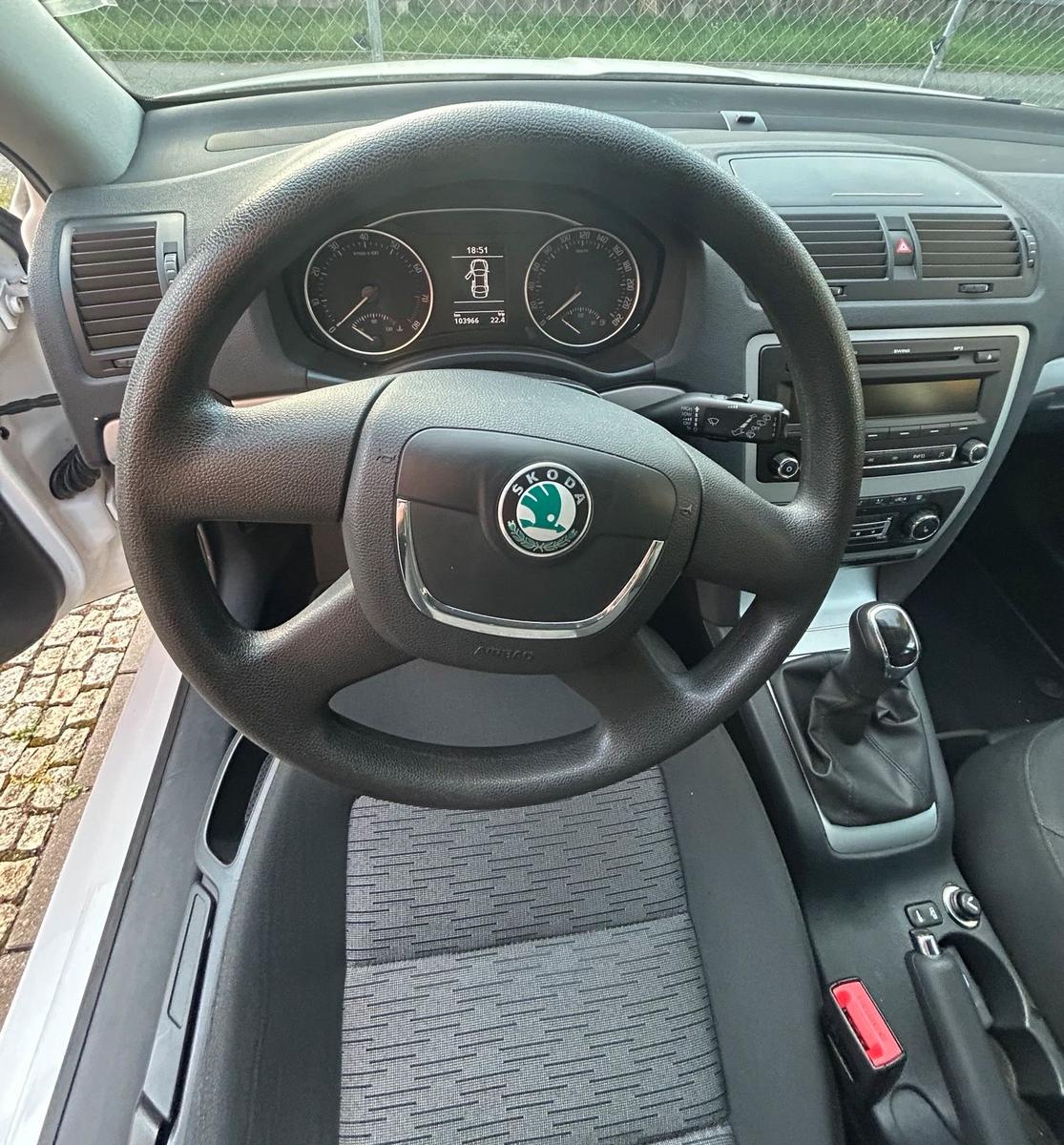 Skoda Octavia 2013 — interior