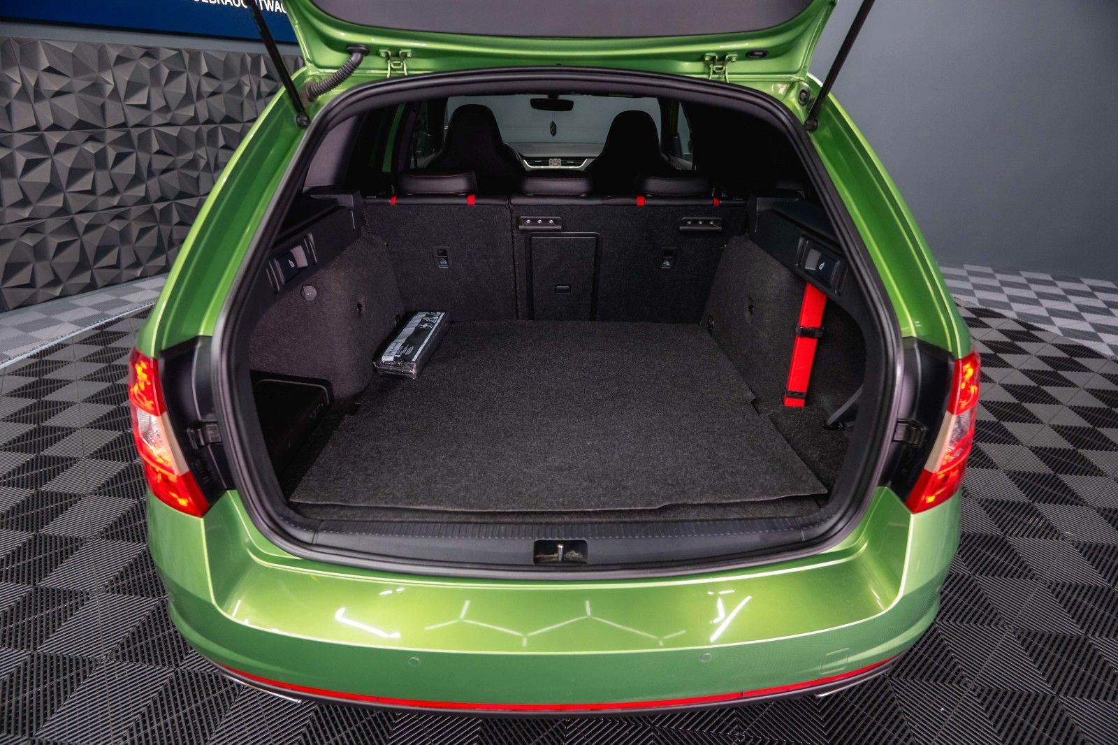 Fahrzeugabbildung SKODA Octavia Combi RS Performance *1.Hand*LED*CarPlay