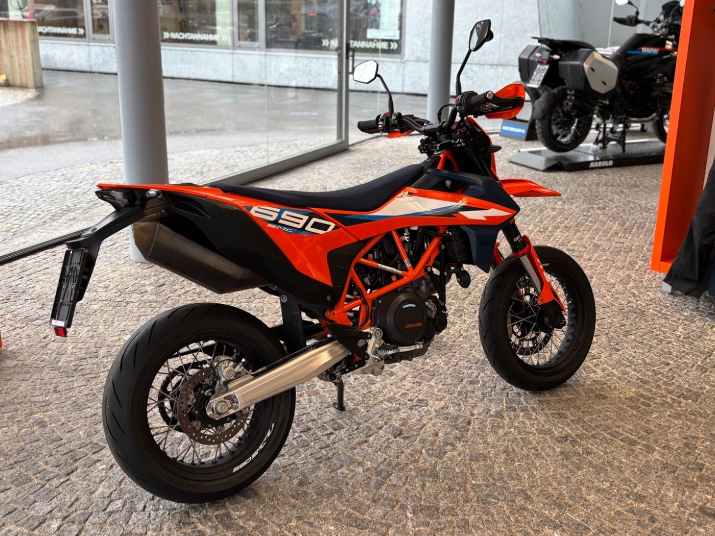 Fahrzeugabbildung KTM 690 SMC-R 2024