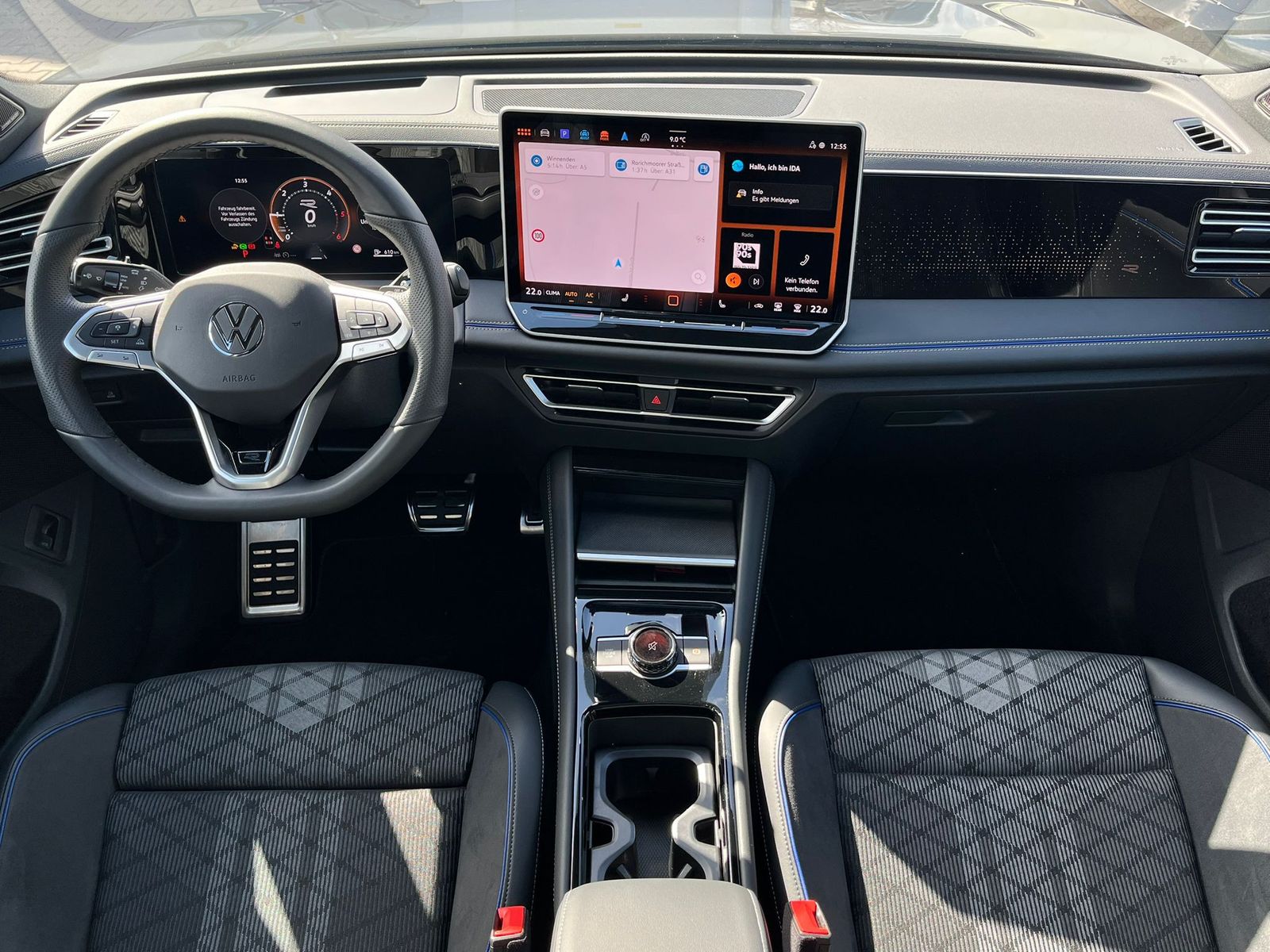 Fahrzeugabbildung Volkswagen Tiguan 2.0 TDI 4M R-Line PANO*H&K*AHK*MATRIX*20"