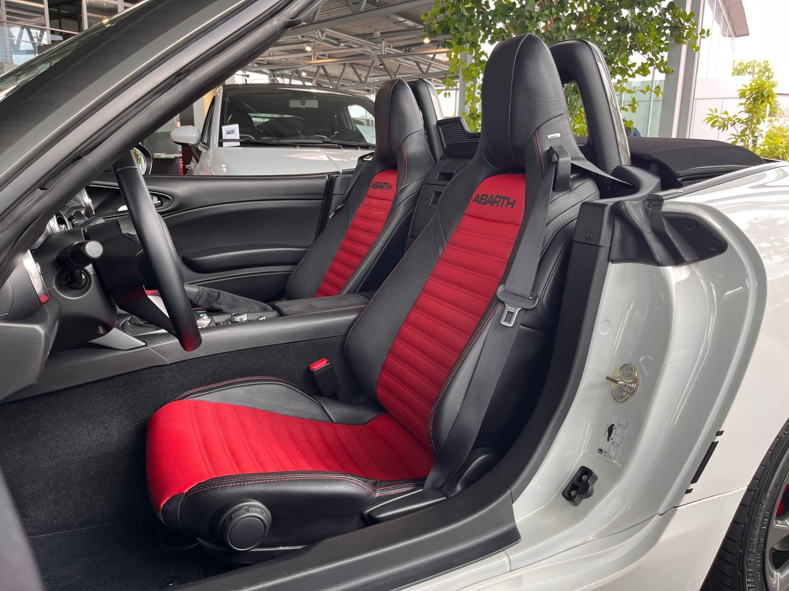 Fahrzeugabbildung Abarth 124 Spider Turismo LED DAB LEDER NAV SHZ