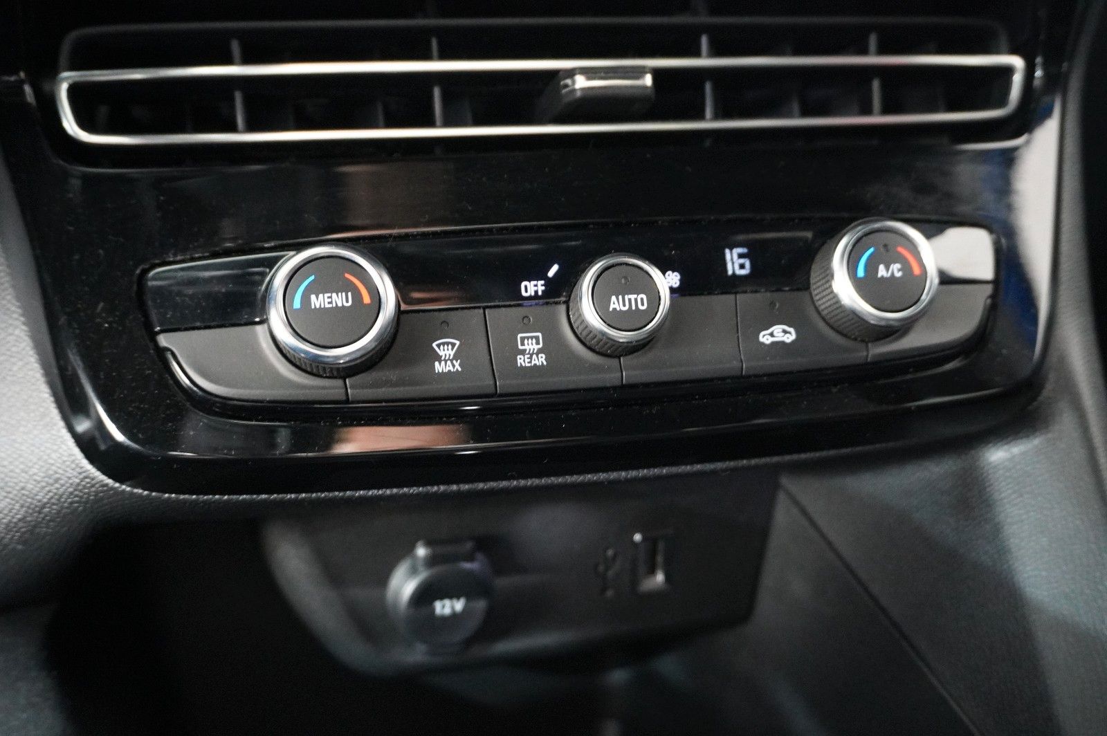 Fahrzeugabbildung Opel Mokka GS SPORT 1.2T NAVI/LED/KAMERA/SPORT/DAB+
