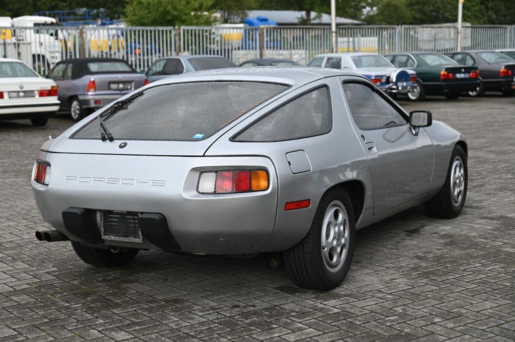 Porsche 928