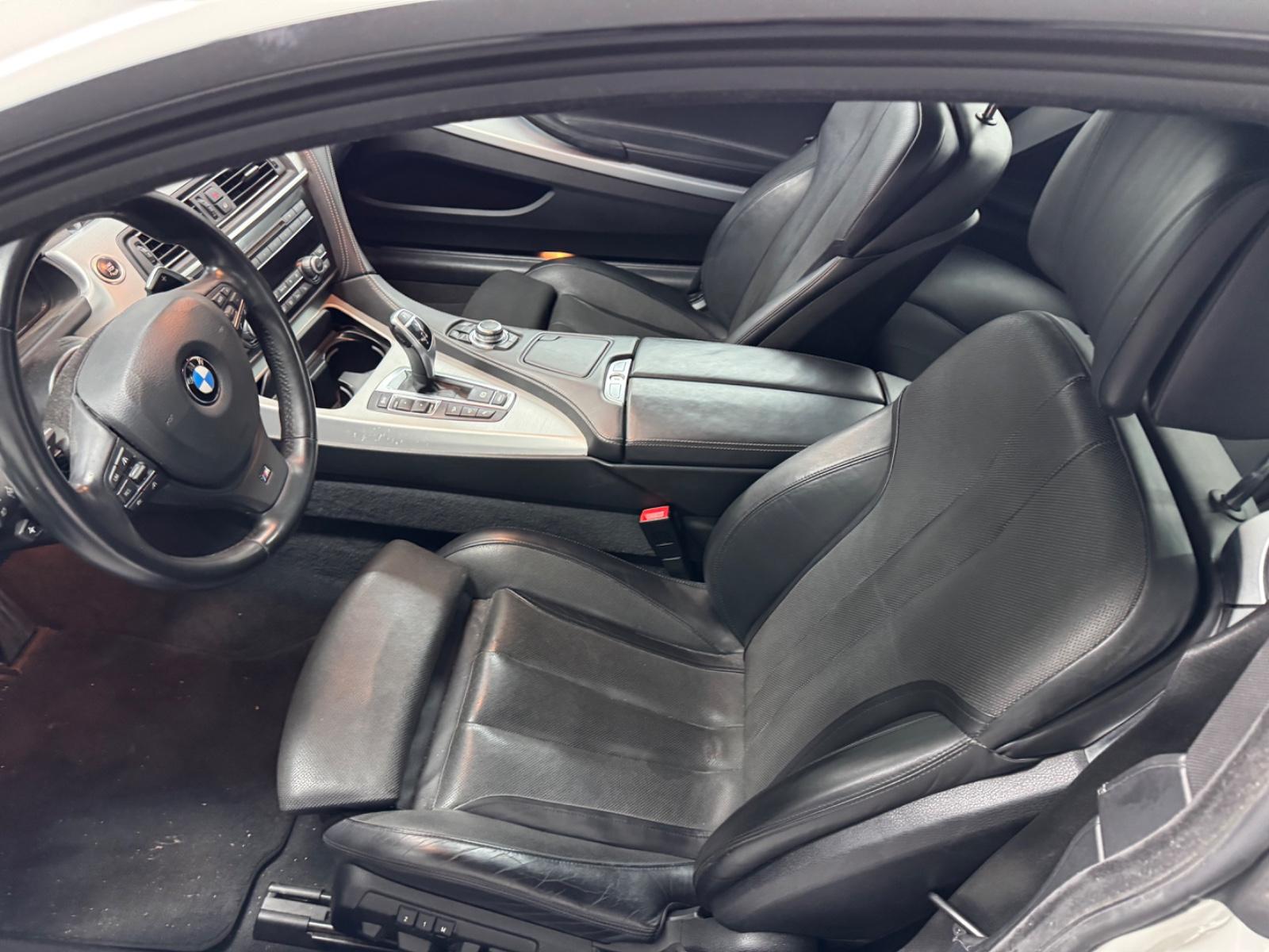 BMW 650 i xDrive Coupé V8 408 ch – Pack M – Toit panoramique – Sièges confort ventilés et chauffants – HUD – Caméras 360°