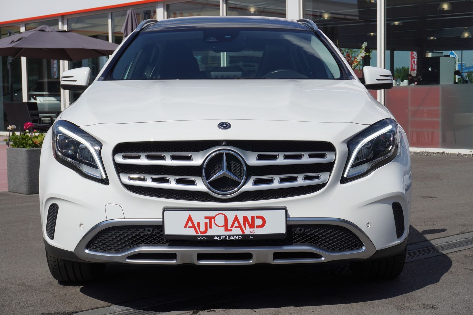 Mercedes-Benz GLA 180 Urban LED Navi Schiebedach AHK 360° PDC imagem 2