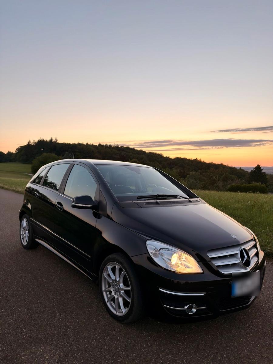 Mercedes-Benz B 180
