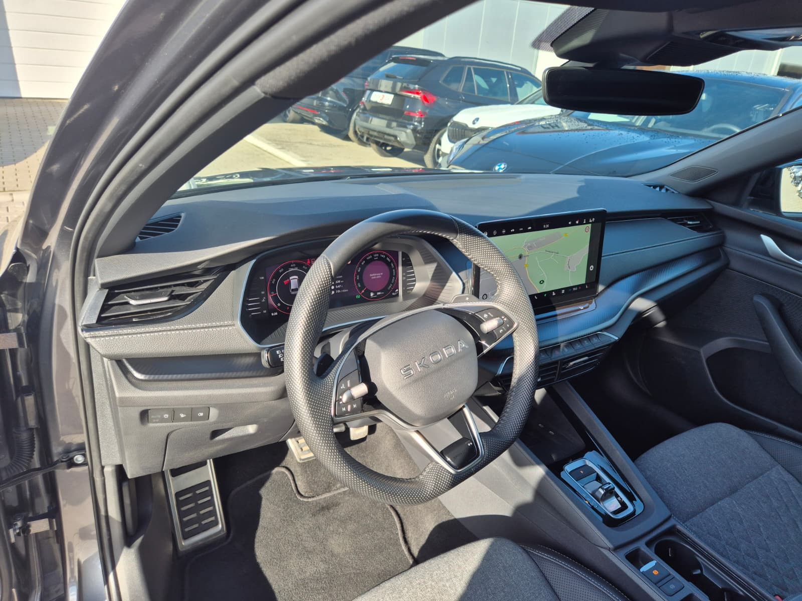 Fahrzeugabbildung SKODA Octavia 1.5 DSG Sportline PANO*MATRIX*AHK*5J.GAR