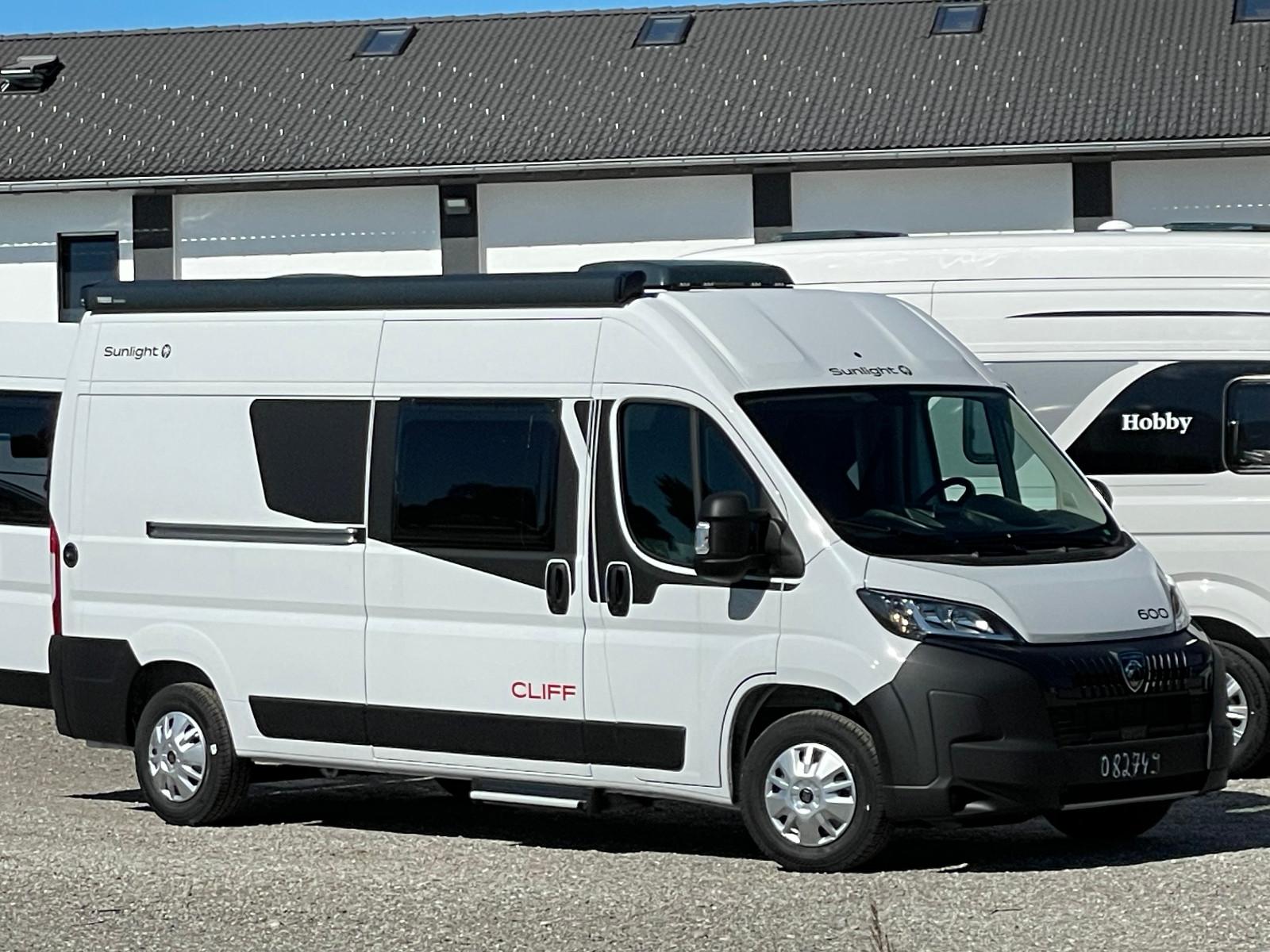 Sunlight Camper Van Cliff 600 Entry