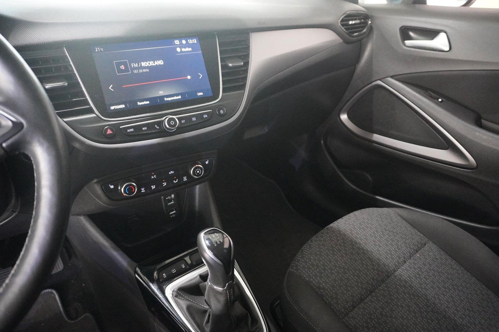 Fahrzeugabbildung Opel Crossland X 1.2 NAVI/LED/SHZ/LHZ/ALU/TEMPOMAT