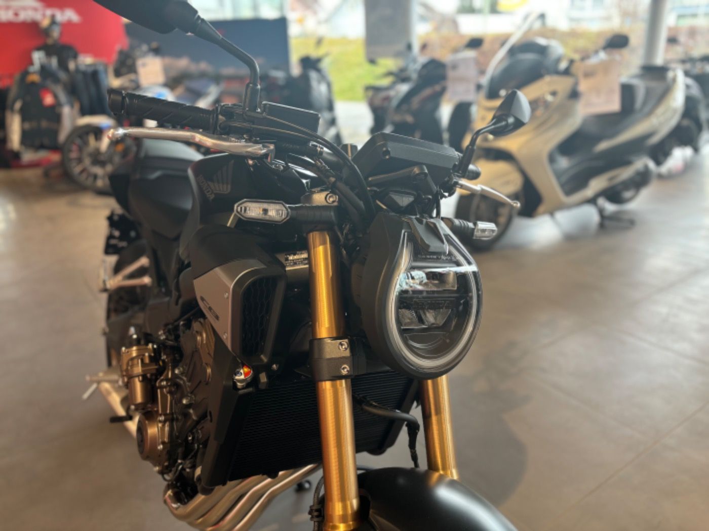 Fahrzeugabbildung Honda CB 650 R E-Clutch 6 Jahre Garantie NEU!