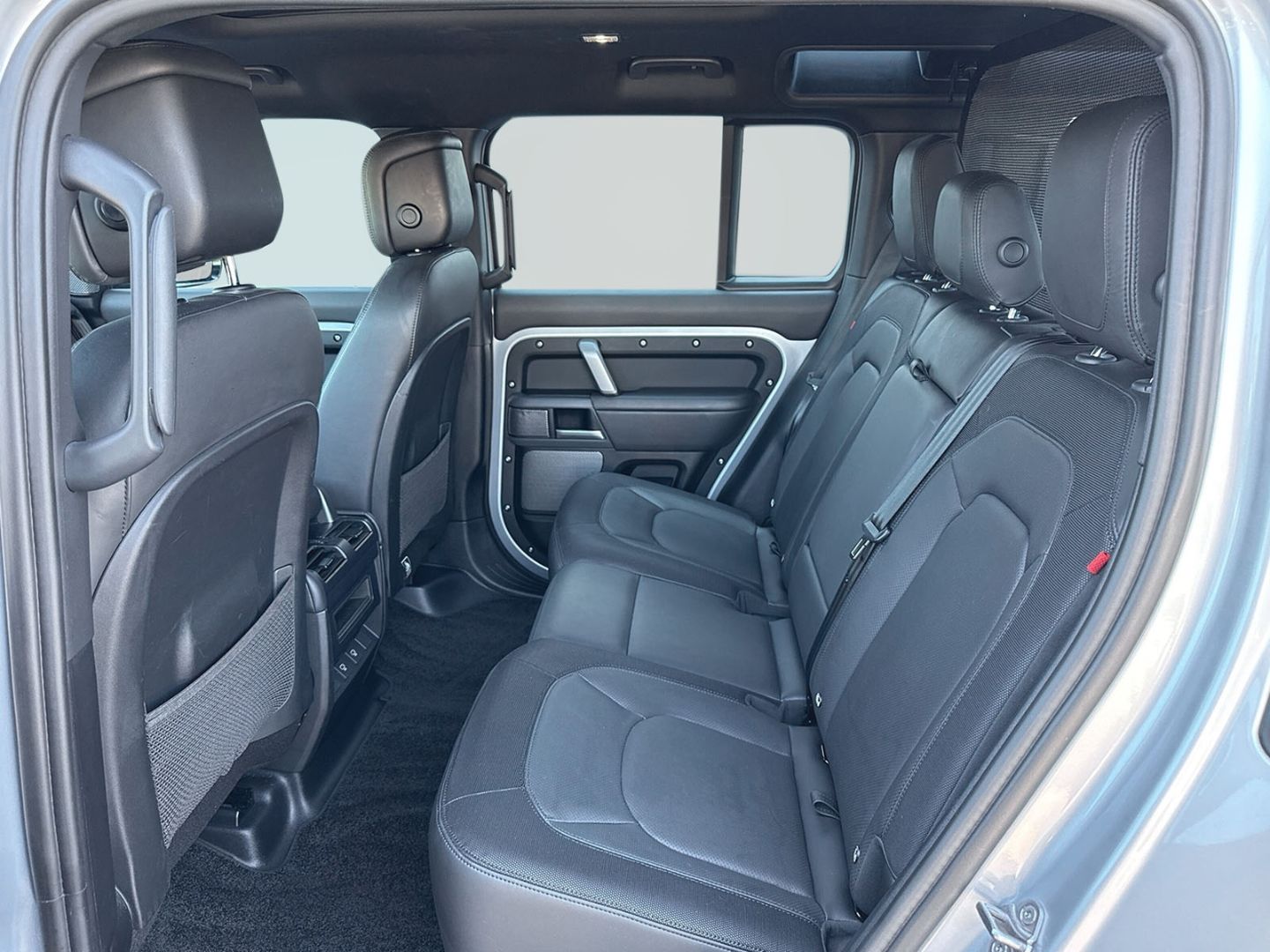 Land Rover Defender 110 D300 X-Dynamic HSE 20'' AHK Black P foto 5