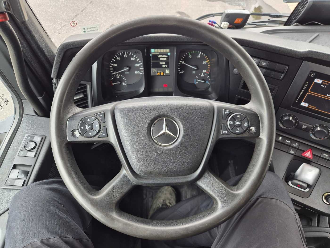 Fahrzeugabbildung Mercedes-Benz Arocs 2643 L 6x2/4 VDL AHK Funk Vorlaufachse