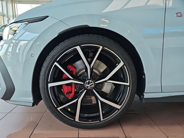 Fahrzeugabbildung Volkswagen Golf GTI 2.0 TSI DSG PANO IQ.LIGHT H&K BLACKSTYL