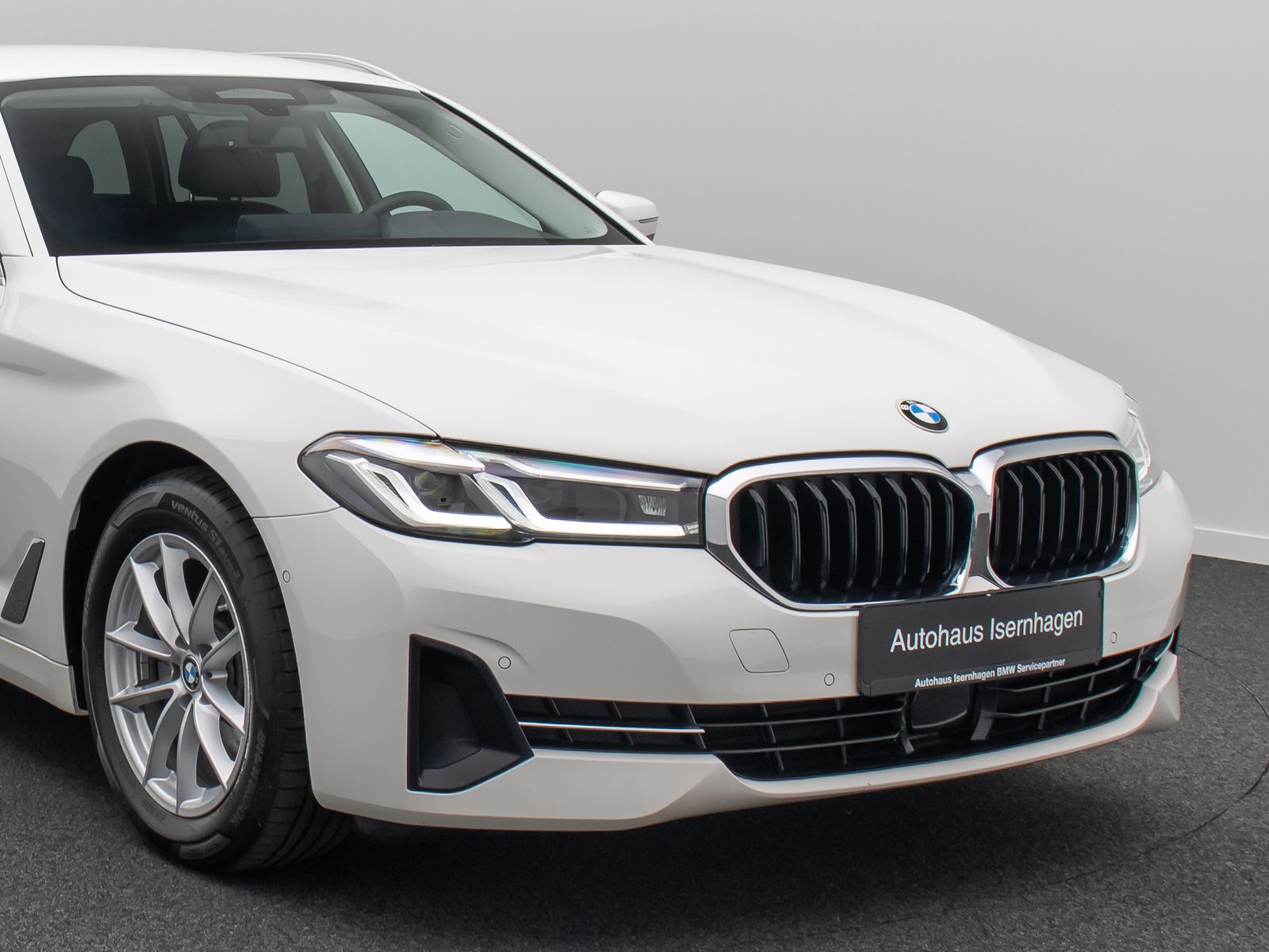 Fahrzeugabbildung BMW 520d xD Alarm DAB Kamera HiFi Belüftung Komfort