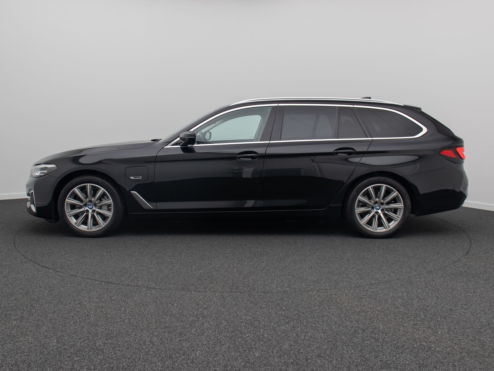 Fahrzeugabbildung BMW 530e xD Luxury Line DAB Alarm Kamera AHK 18Zoll