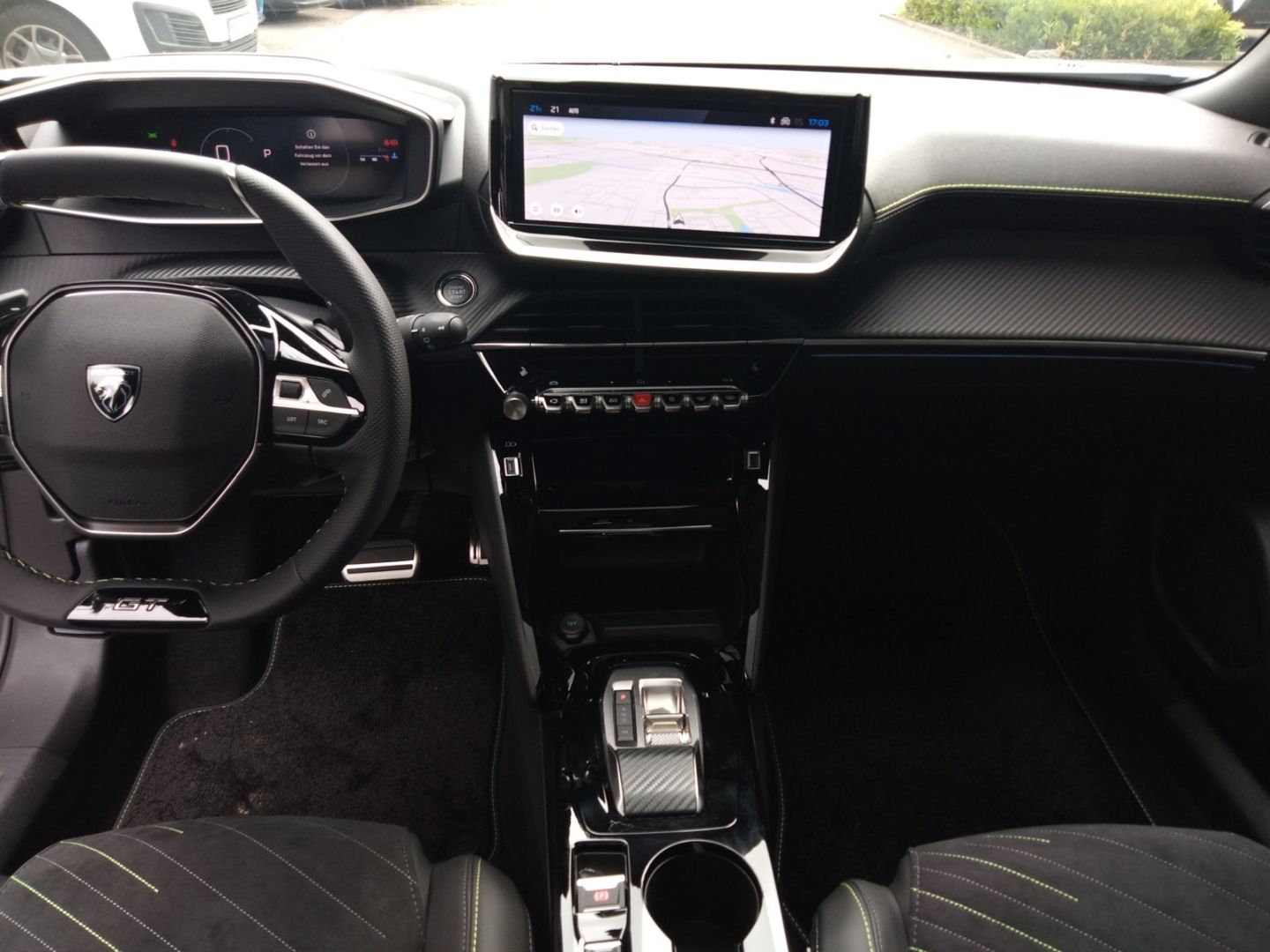 Fahrzeugabbildung Peugeot 2008 GT HYBRID 145 e-DSC6 El. Panodach Navi ACC