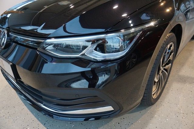 Fahrzeugabbildung Volkswagen Golf VIII TSI Style Matrix Navi Pano AID ACC PDC