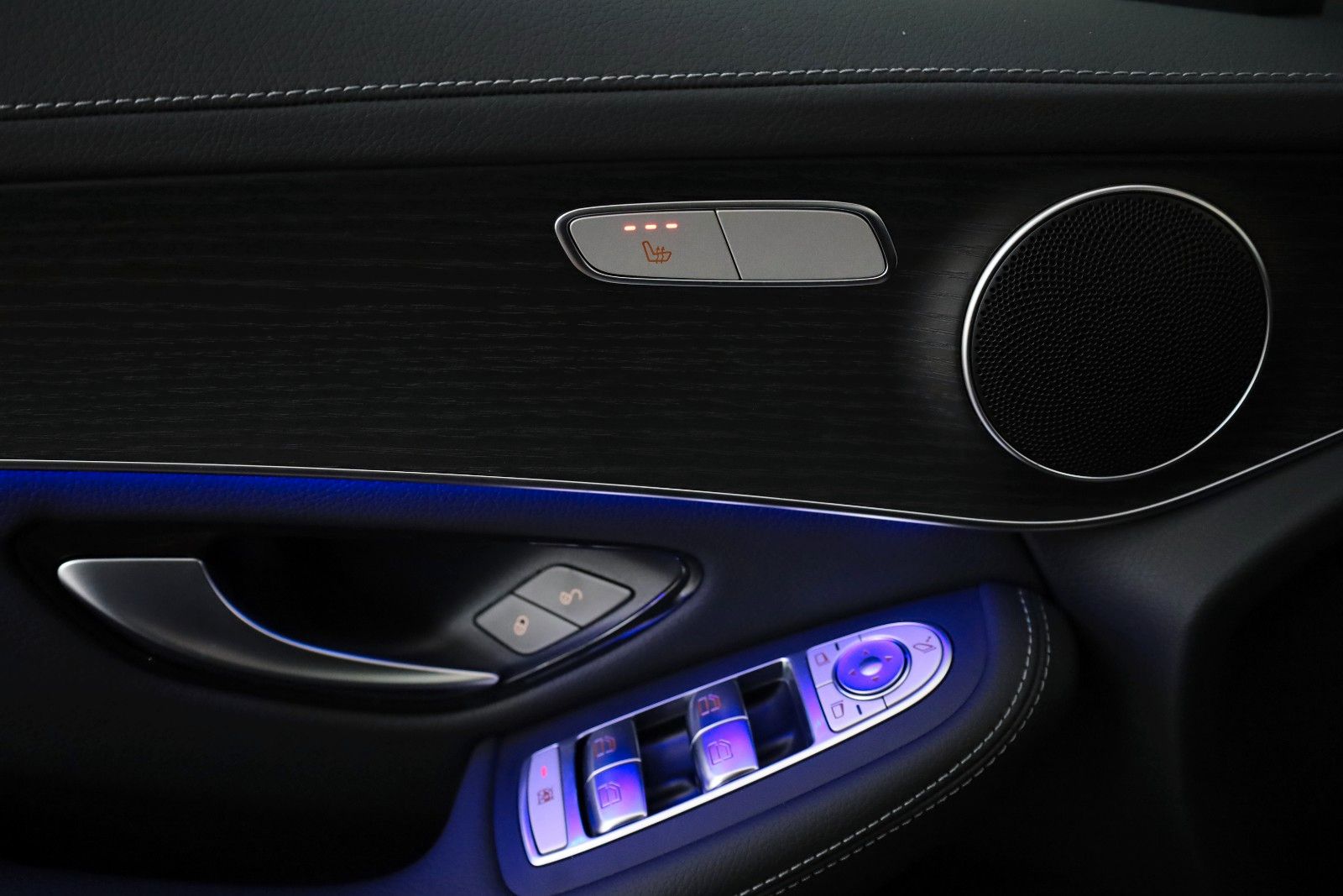 Fahrzeugabbildung Mercedes-Benz GLC 300 de 4M Coupe,Leder,Navi,360Kamera,ACC,SD