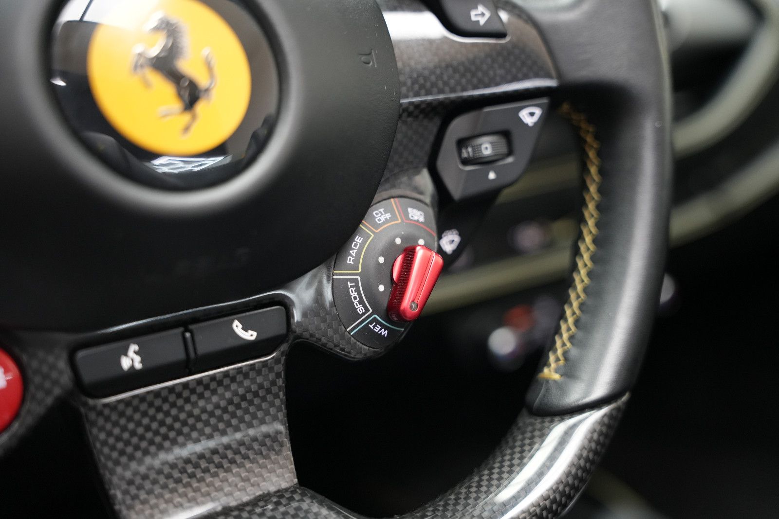 Fahrzeugabbildung Ferrari F8 Spider Giallo Modena *Lift*Carbon*Kamera*