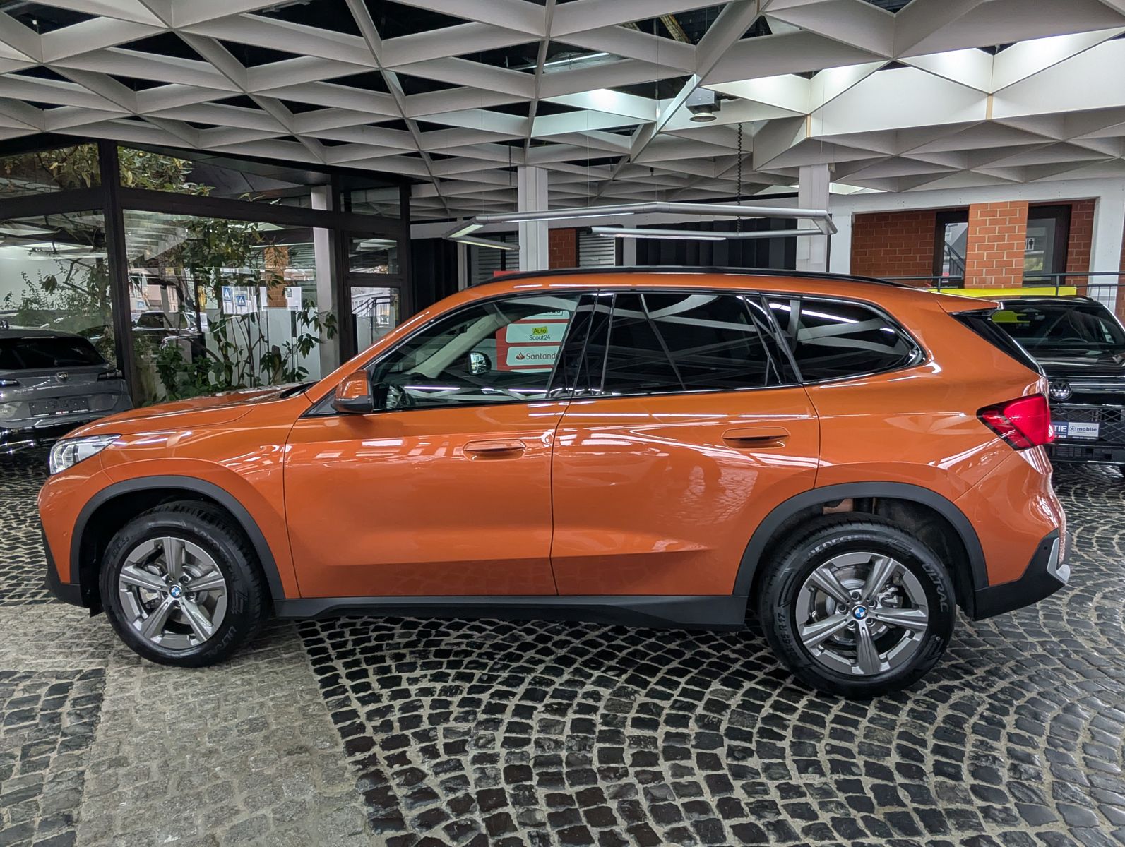 Fahrzeugabbildung BMW X1 20 i sDrive SPORT SHADOW PANO AHK LED AHK ACC