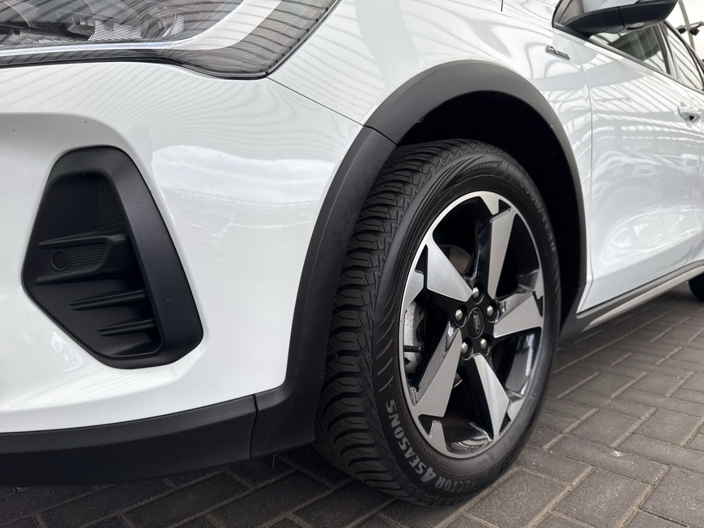 Fahrzeugabbildung Ford Focus Turnier Active X B&O Kamera Winterpaket