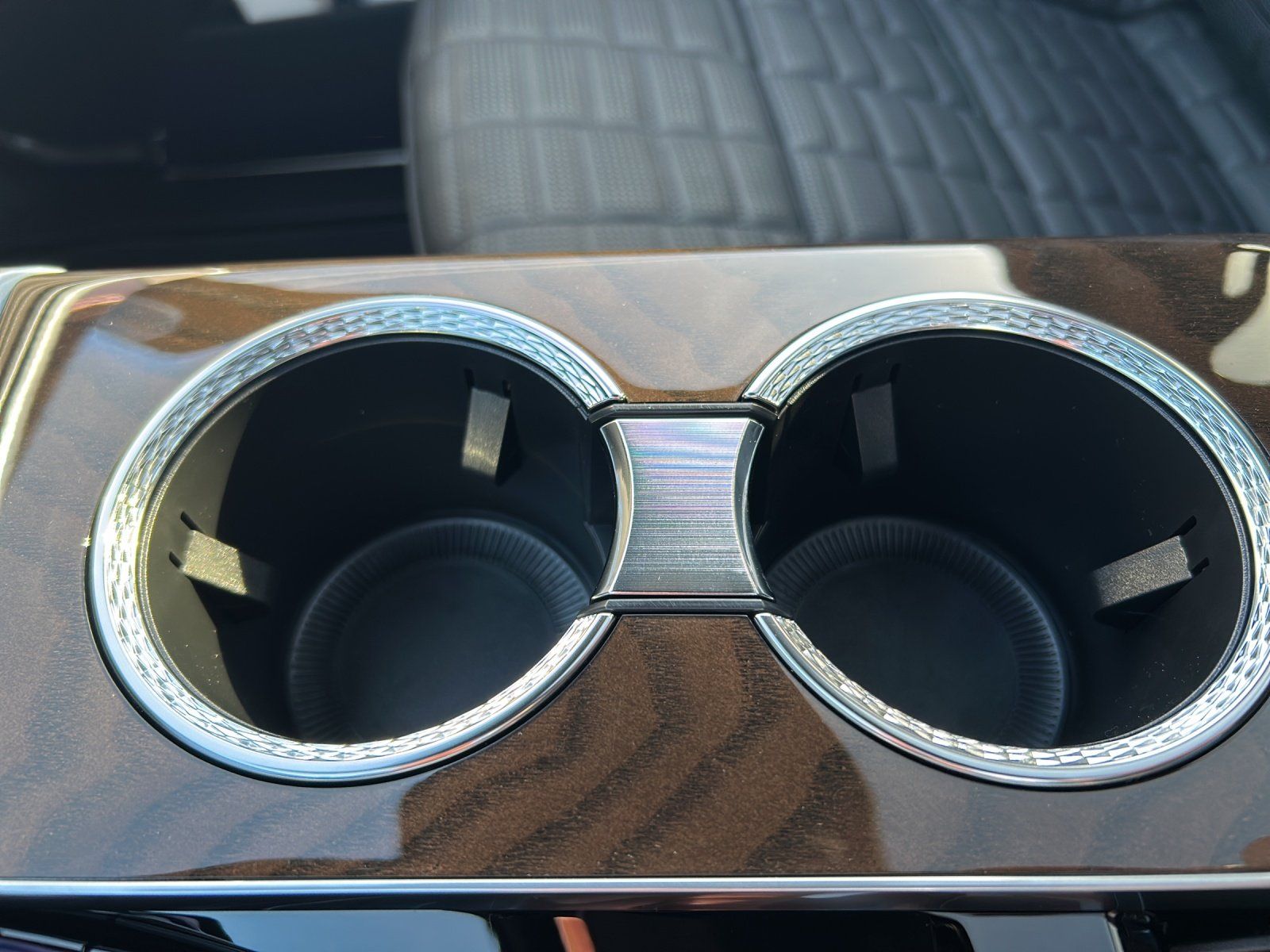 Fahrzeugabbildung Cadillac Escalade ESV MY 25 FACELIFT/EXECUTIVE SITZ/LANG