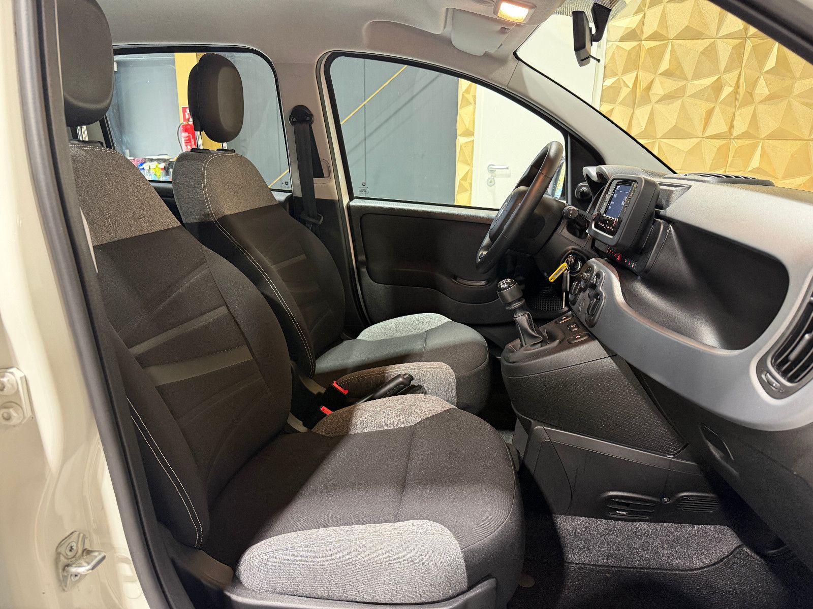 Fahrzeugabbildung Fiat Panda /KLIMA/4-TÜRER/DAB/ALLWETTER/1-HAND