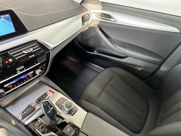 Fahrzeugabbildung BMW 520d Alarm ParkAssist Kamera LED LiveCockpitPlus