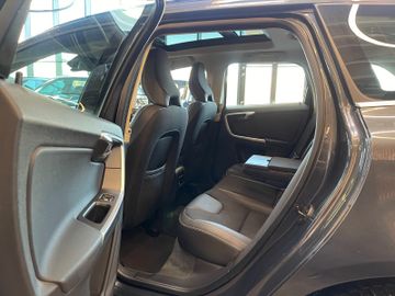 Volvo XC60 Momentum AWD *BI-XENON*PANO*NAVI*PDC*AHK*