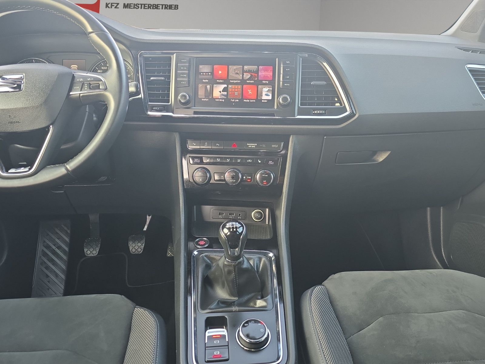 Fahrzeugabbildung SEAT Ateca Xcellence+LED+Navi+PDC+Kamera+AHK