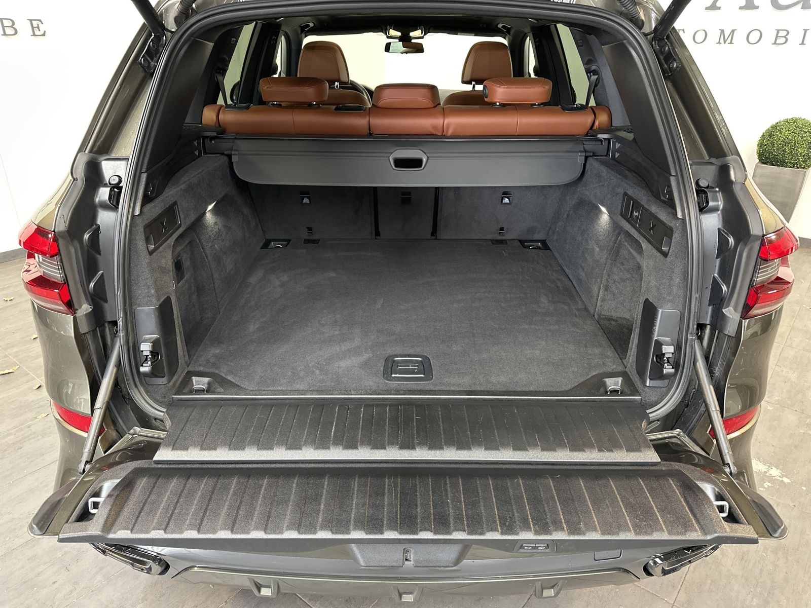 Fahrzeugabbildung BMW X5 xDrive30d M-Sport NAV+LED+AHK+360°+HUD+PANORA