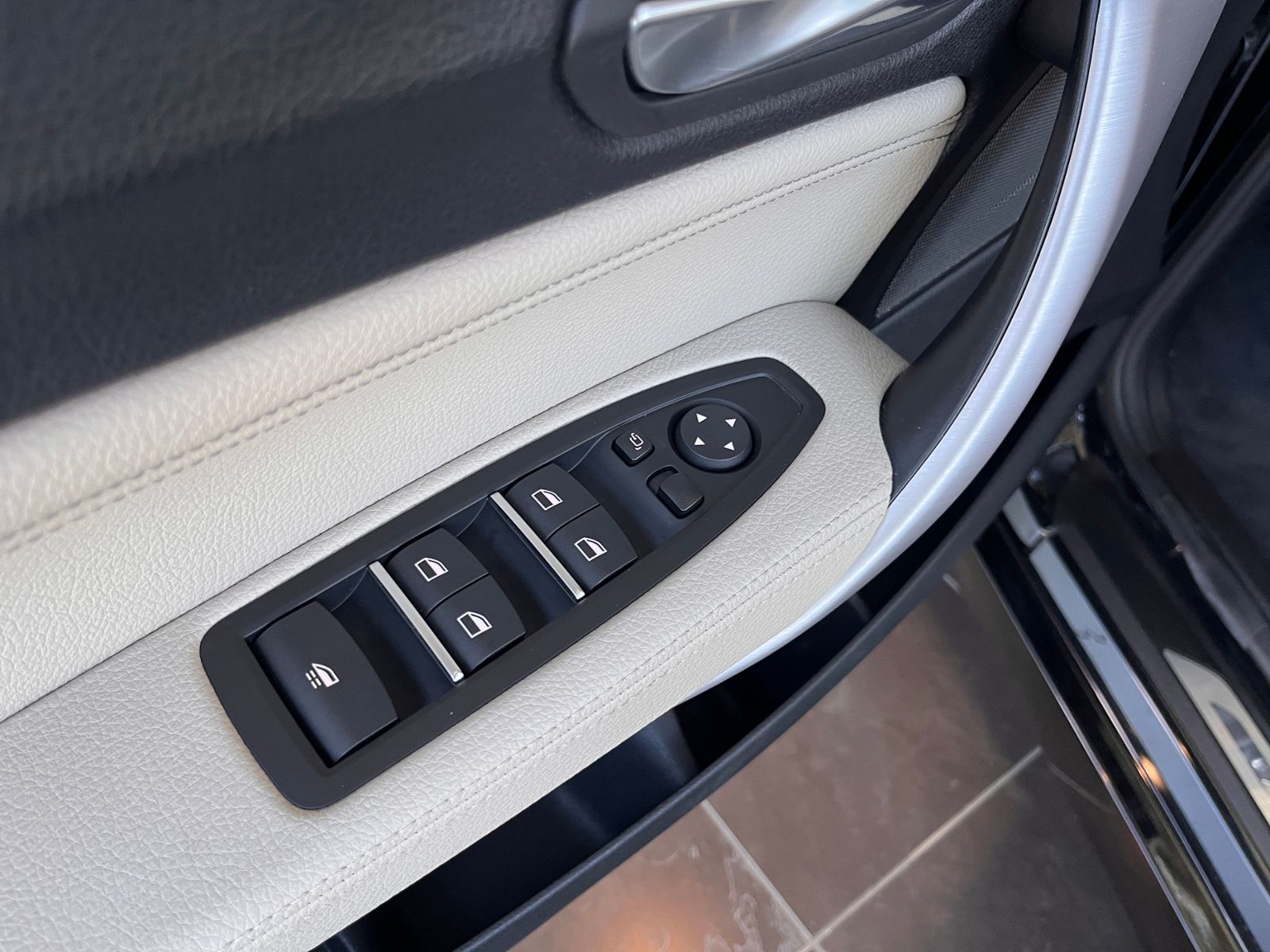 Fahrzeugabbildung BMW 220i Cabrio Sport Line H/K LEDER LED NAV SHZ 18"