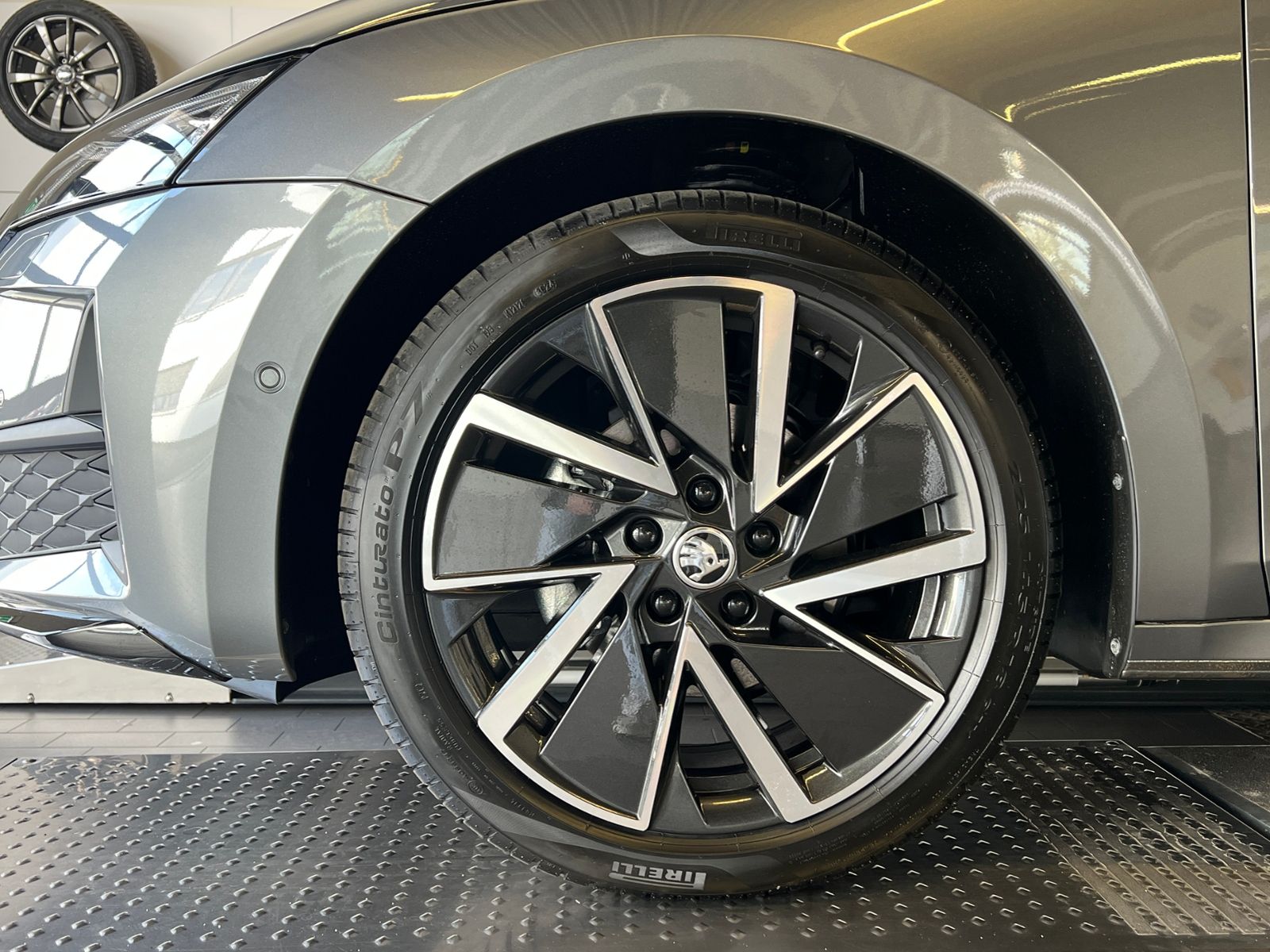 Fahrzeugabbildung SKODA Octavia Combi IV Sportline 2.0 TDI DSG *AHK, LED