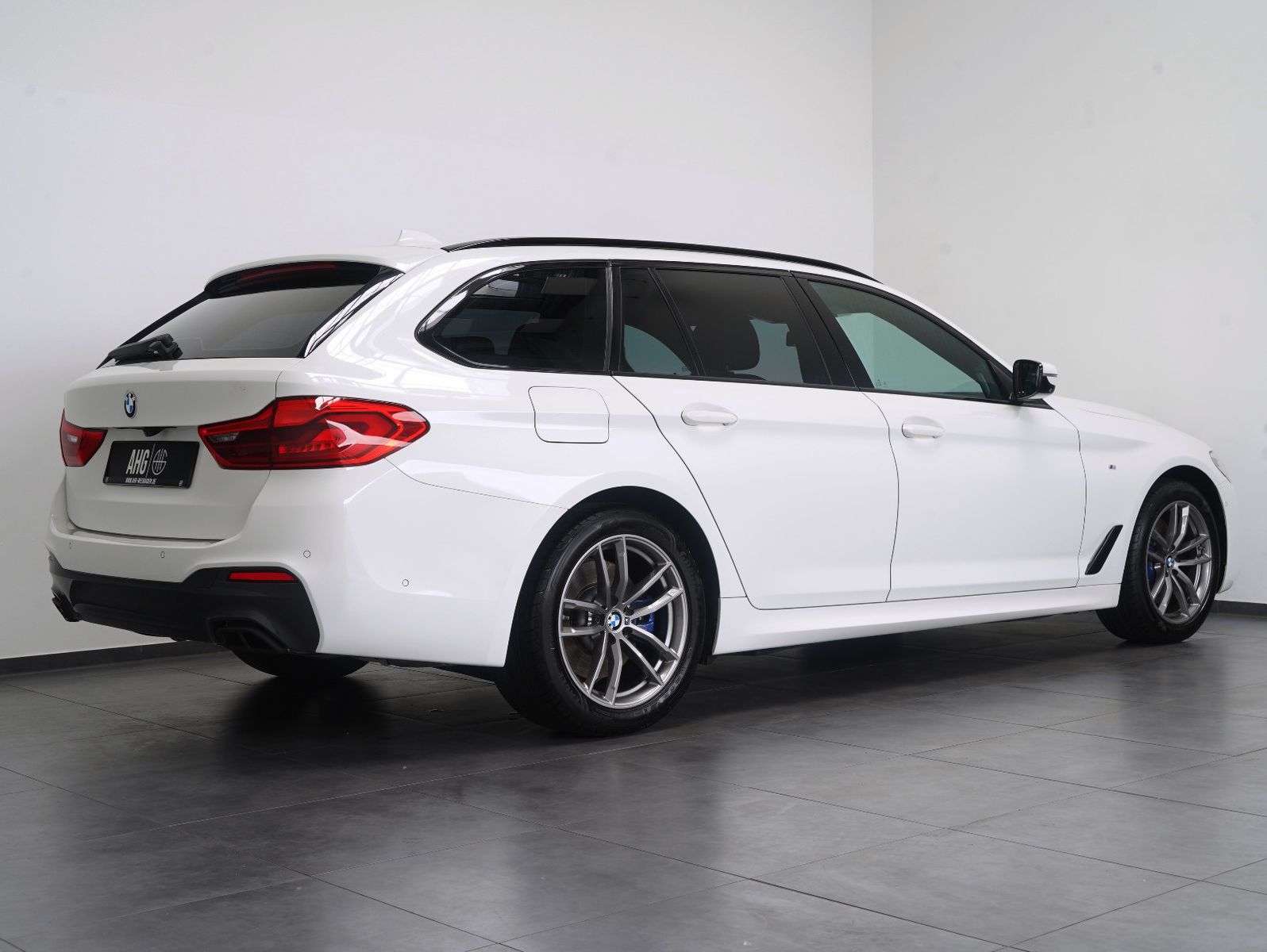 Fahrzeugabbildung BMW 530 i Touring M Sportpaket ACC/FERNPARKEN/AHK