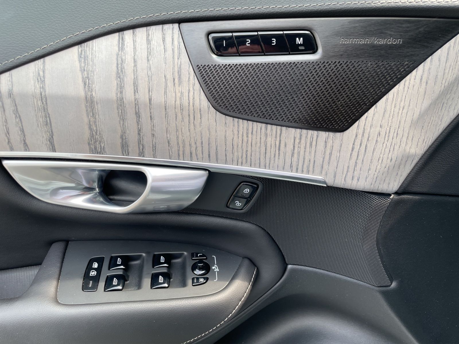 Volvo XC90 T8 AWD Plus Dark LUFT AHK PANO 360° foto 11