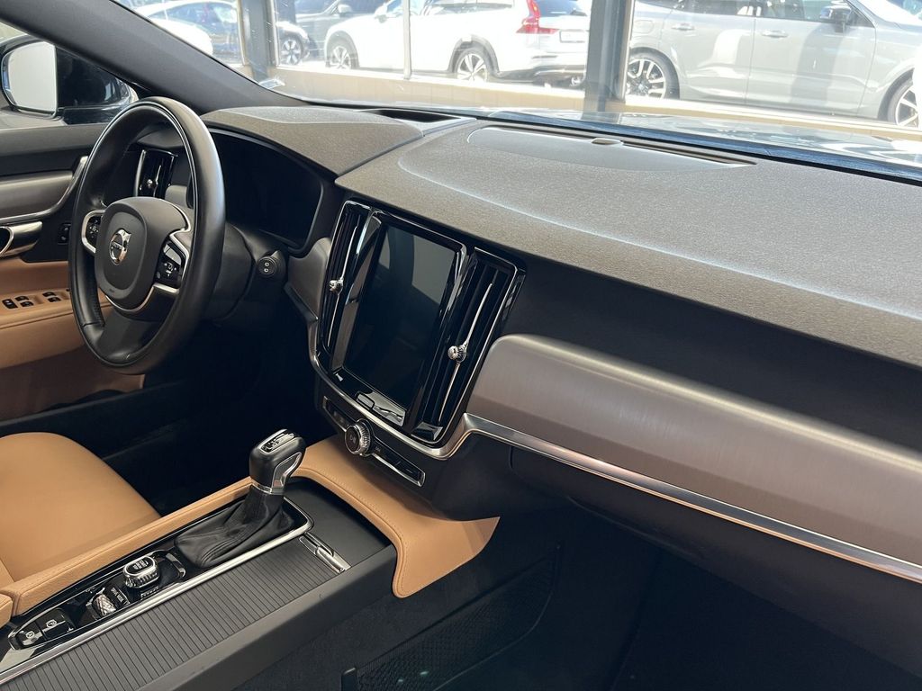 Volvo V90 T5 Momentum AHK *KEIN VERKAUF AN PRIVAT*