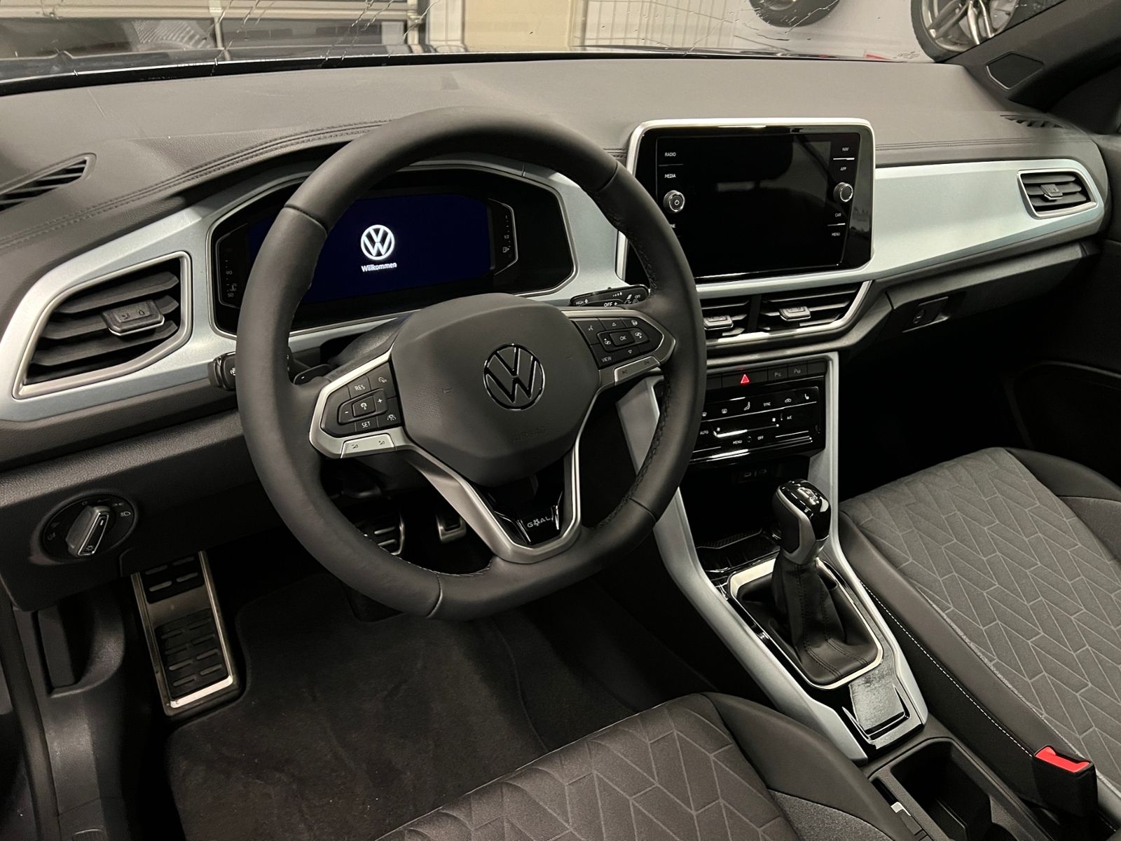 Fahrzeugabbildung Volkswagen T-Roc Cabriolet GOAL 1.5 TSI DSG *Navi, Sport-Pa