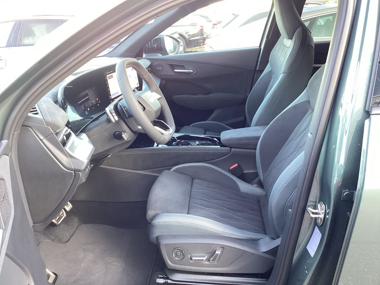 Audi Q3 SUV 200 KW TFSI e-hybrid S-Tronic S-Line foto 8