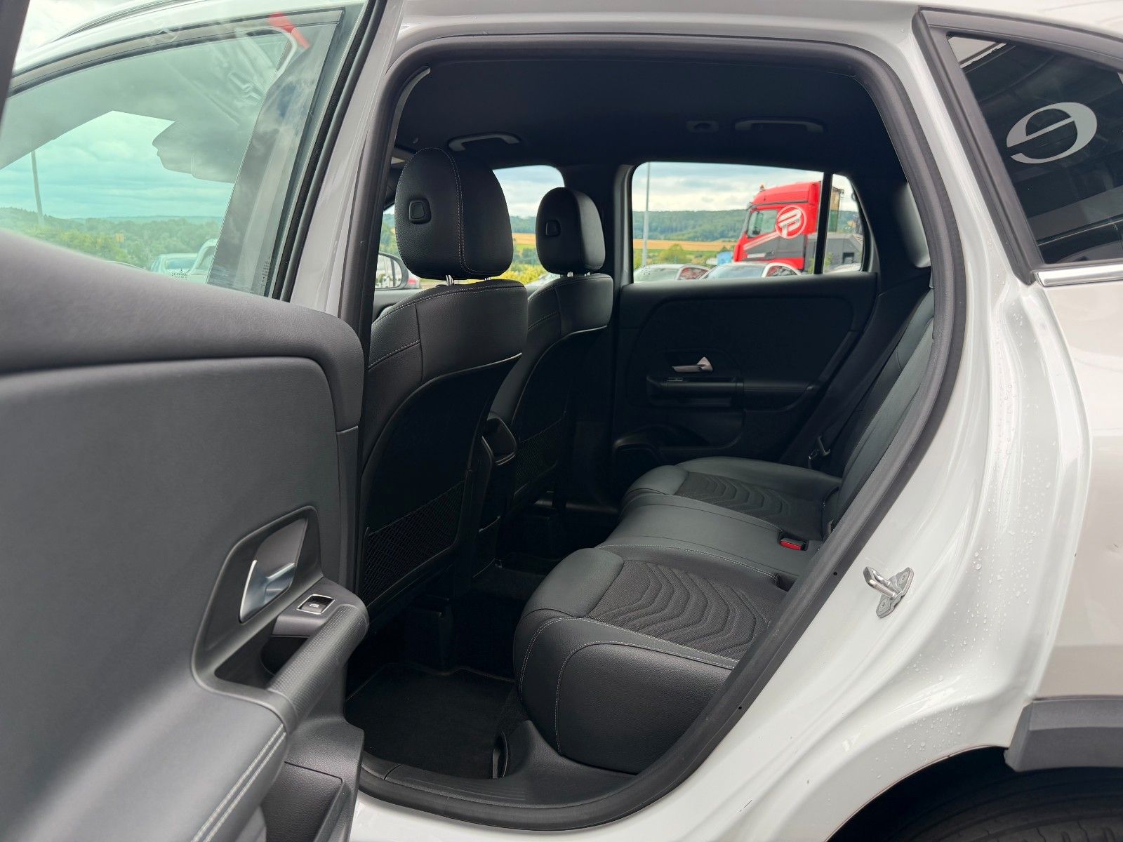 Fahrzeugabbildung Mercedes-Benz GLA 200d Style+Distr+AHK+RKamera+1.Hand