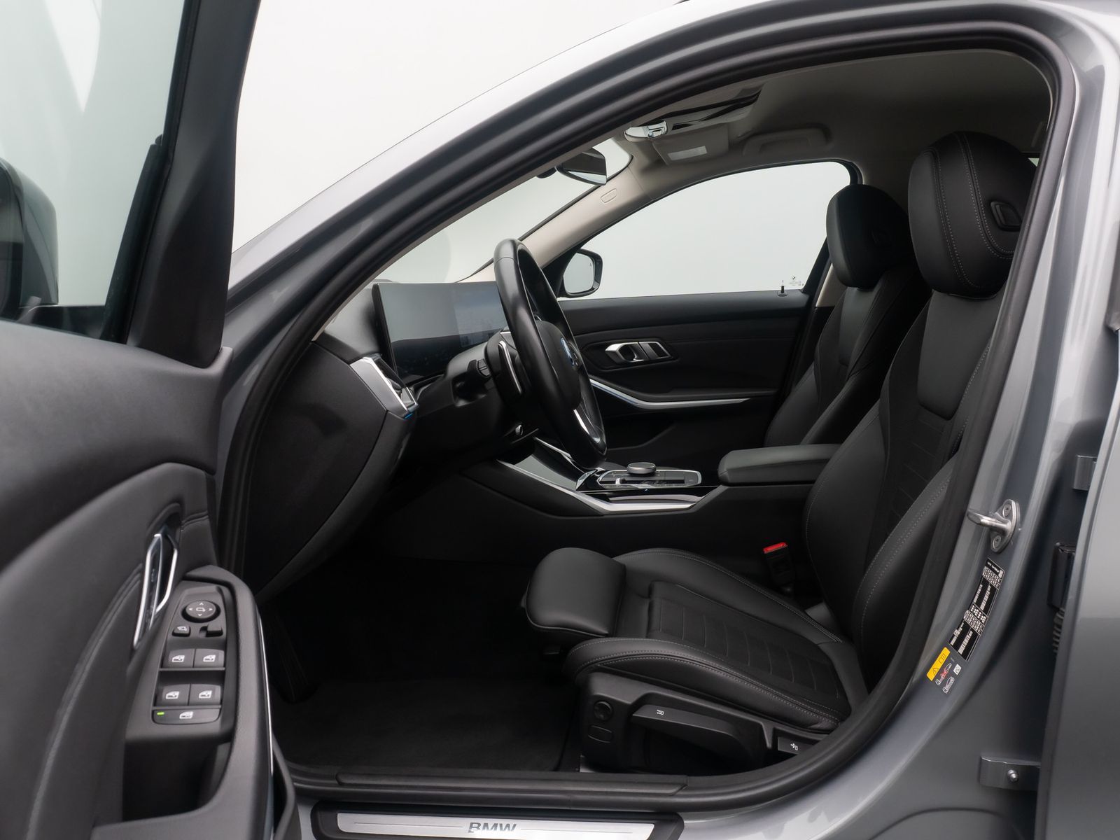 Fahrzeugabbildung BMW 330e Stop&Go Kamera DAB Komfort Leder Sport