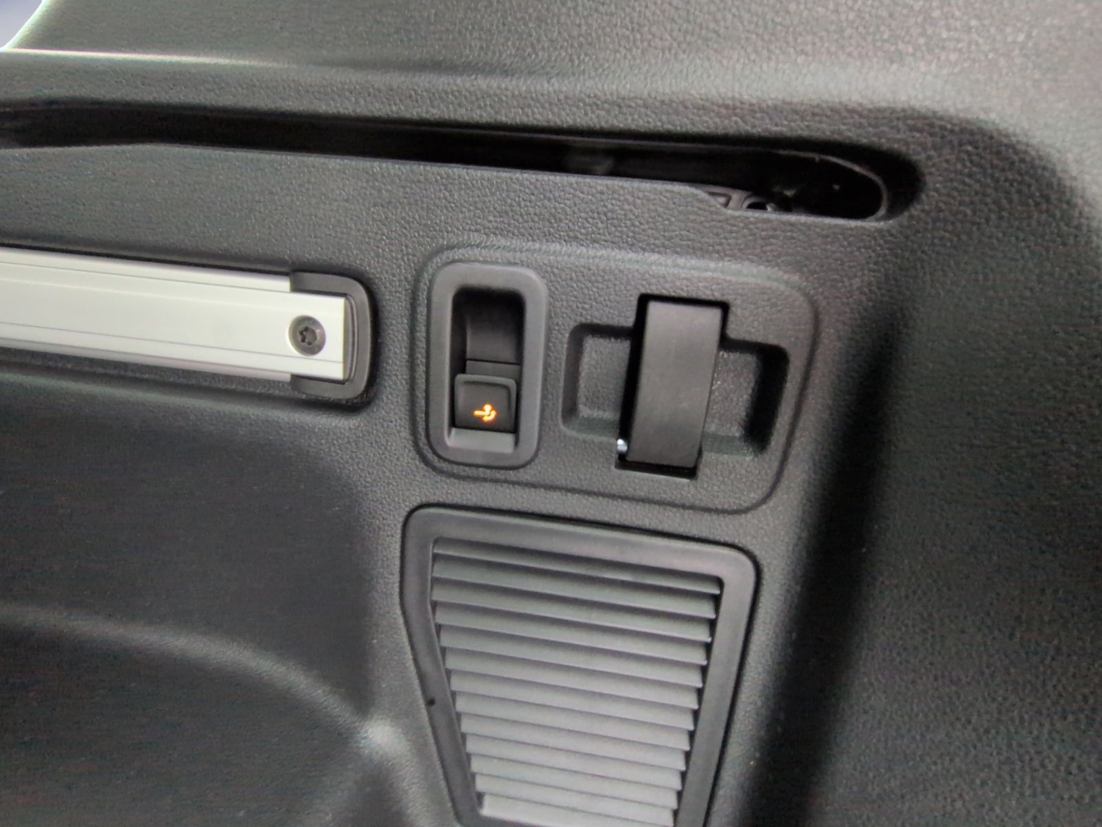 Touran 2.0 TDI DSG R Line 7Sitze+AHK+PANO+MATRIX