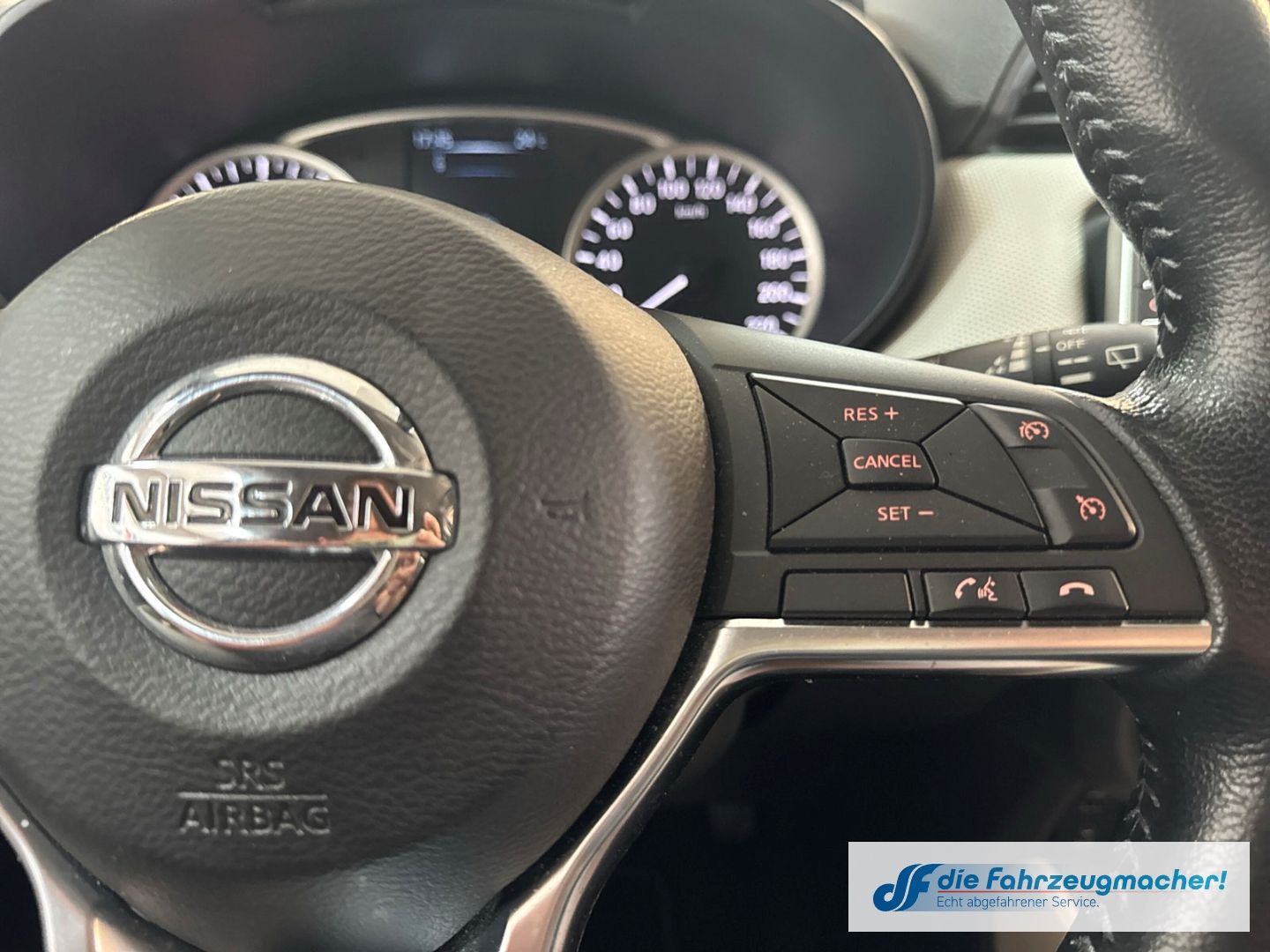 Fahrzeugabbildung Nissan Micra N-Connecta Navi DAB Ambientebeleuchtung SH