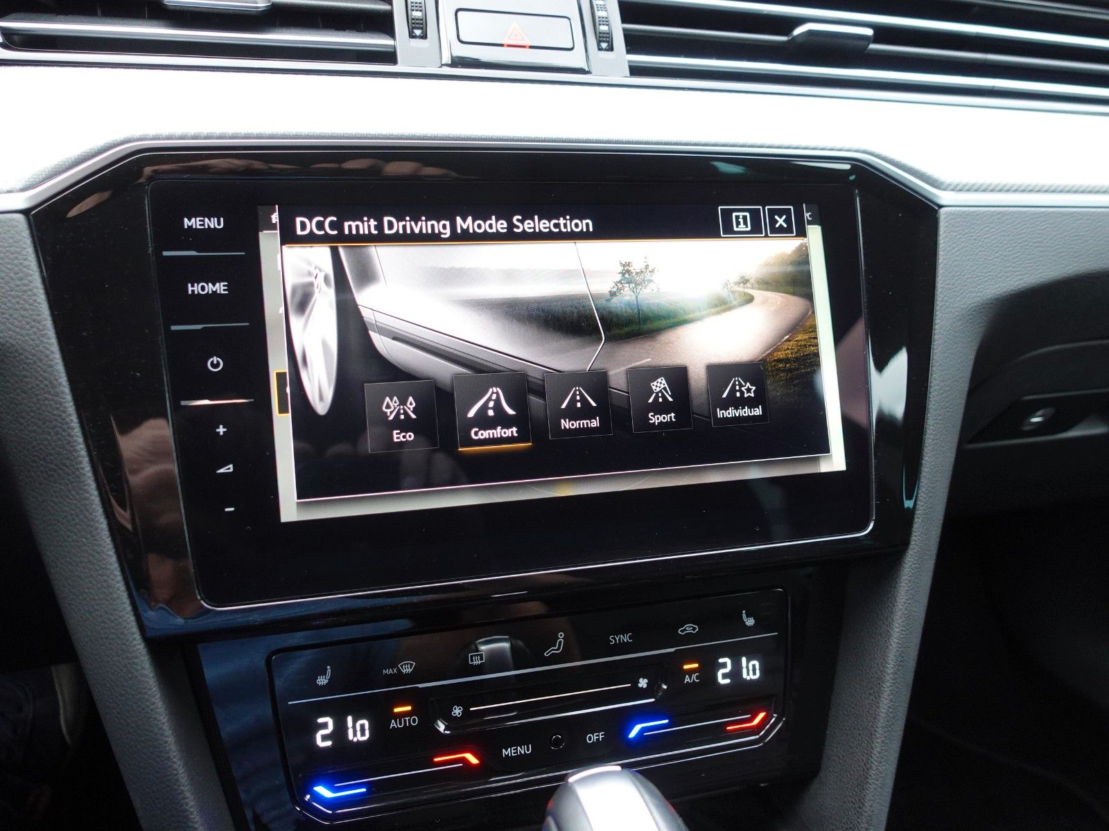 Fahrzeugabbildung Volkswagen Passat Variant 1.5 TSI OPF DSG R Line Pano/HarmK