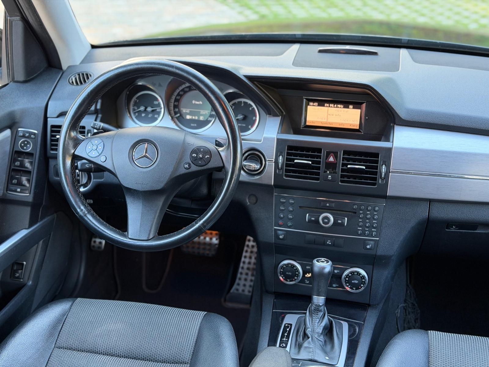 Mercedes-Benz GLK350 2010 — photo 15