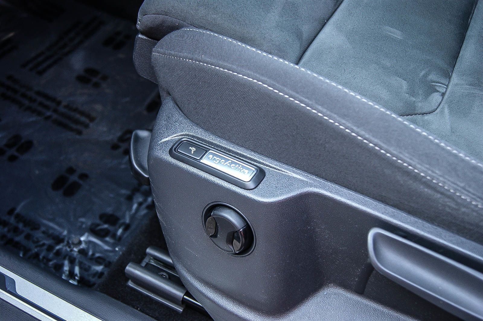 Fahrzeugabbildung Volkswagen Tiguan 2.0TDI 4Motion DSG R-LINE Black Style 19'