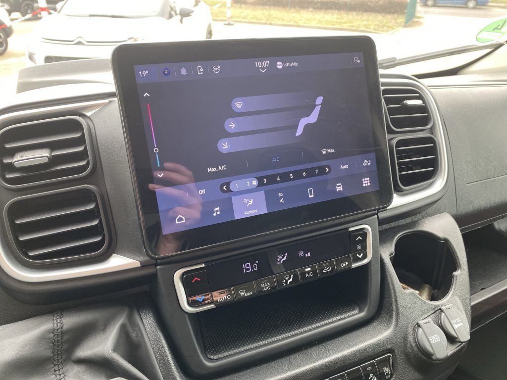 Fahrzeugabbildung Citroën Jumper 2.2 BlueHDi 140 L3H2 *NAVI*Allwetterreife