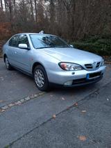 Nissan Primera 1,8 I Comfort Comfort - silberne Nissan Primera